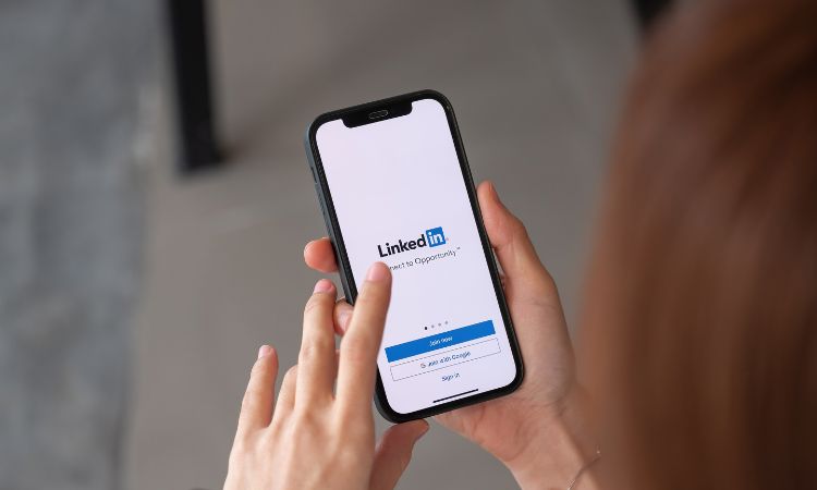 Use LinkedIn when get no response after interview